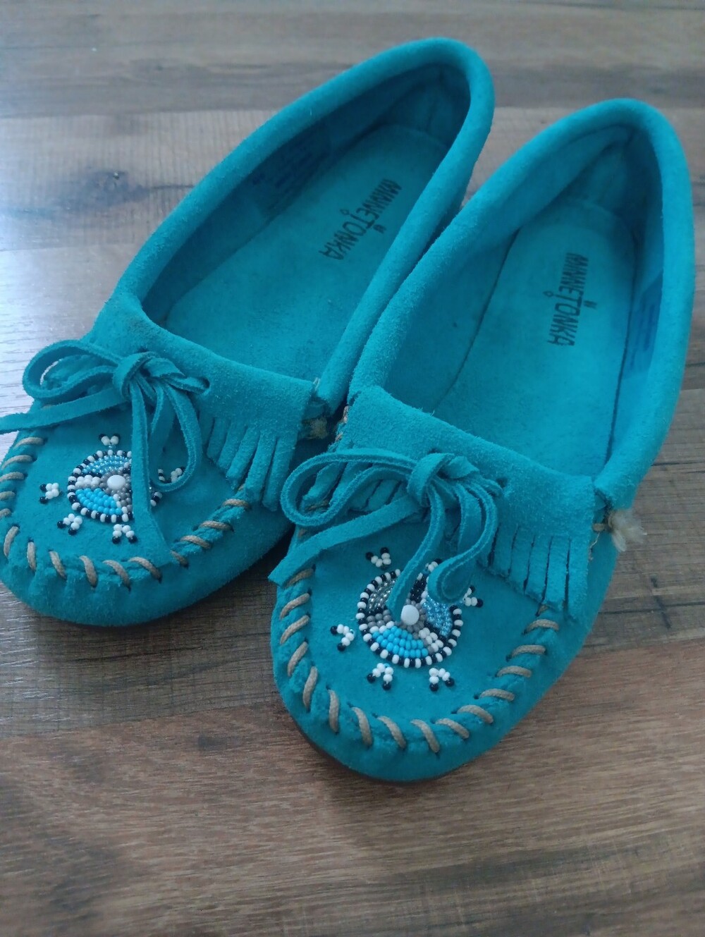 Minnetonka Me To We Turquoise Beaded Suede Moccasins Sz 7